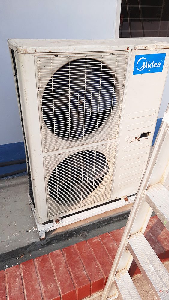 AC 02 service eventtouchint